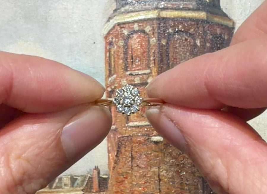 Vintage diamond cluster ring in 14 carat gold