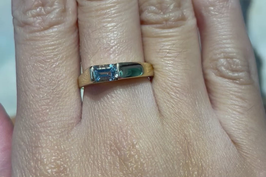 14 carat gold ring with aquamarine stone