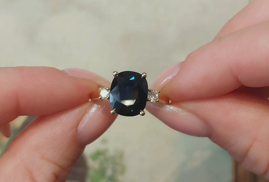 Sapphire and diamond ring in 18 carat gold