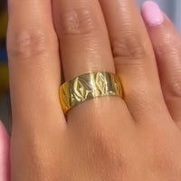 1960's 22 carat gold band with motief