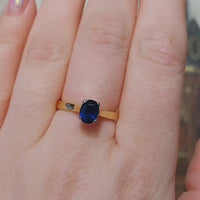 Sapphire solitaire ring in 18 carat gold