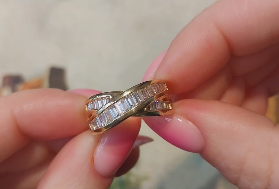 Baguette diamond crossover ring in 18 carat gold
