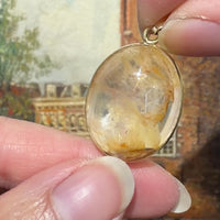 Cabochon quartz pendant in 14 carat gold