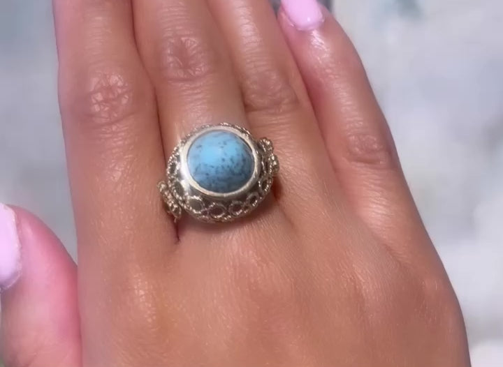 Cabochon turquoise ring in 14 carat yellow gold