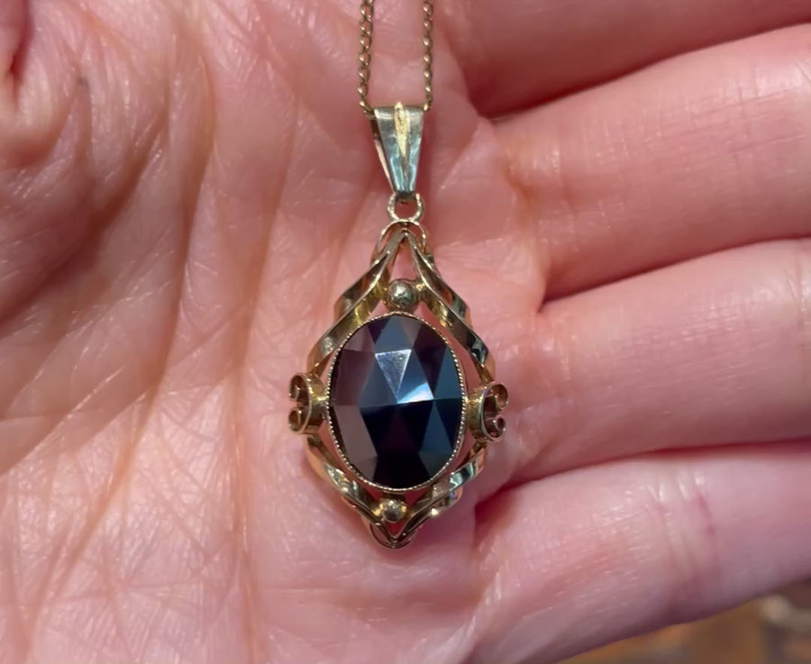 Vintage 14 carat gold hemitite pendant