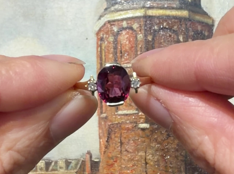 Vintage garnet and diamond ring in 14 carat gold