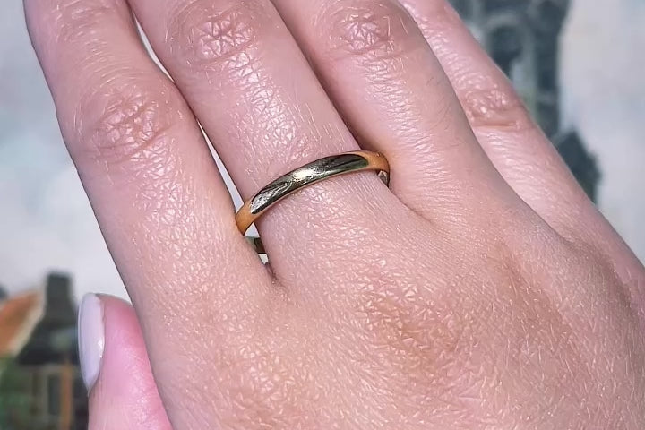 18 carat gold wedding band from 1920