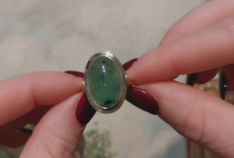 Cabochon nephrite jade ring