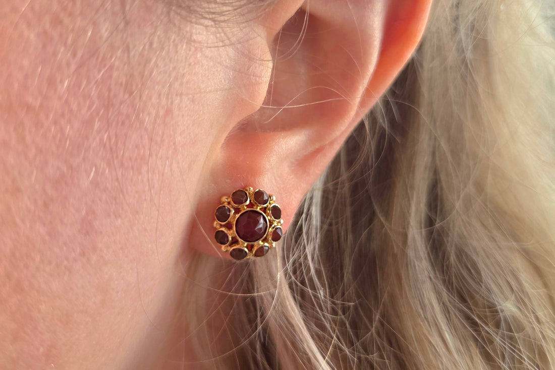 Carnelian cluster stud earrigs