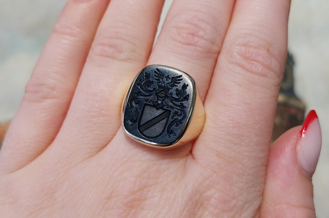Vintage signet agate intaglio ring in 14 carat gold-gents rings-The Antique Ring Shop