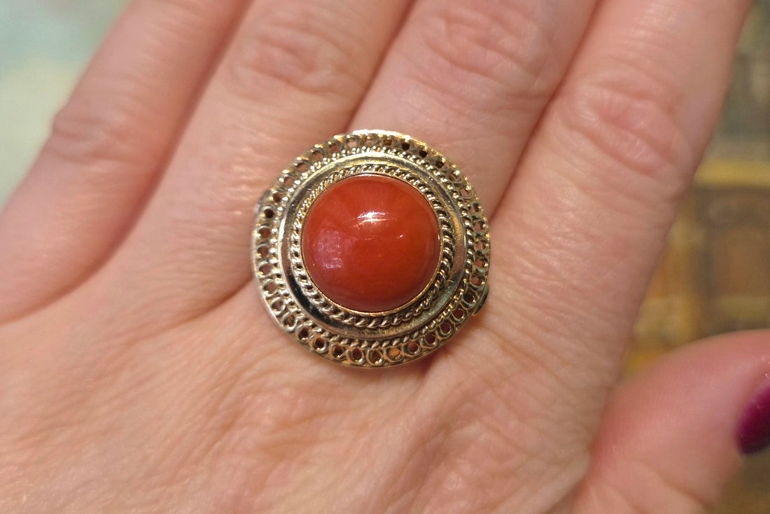 Vintage cabochon ring in 14 carat gold-Vintage Rings-The Antique Ring Shop