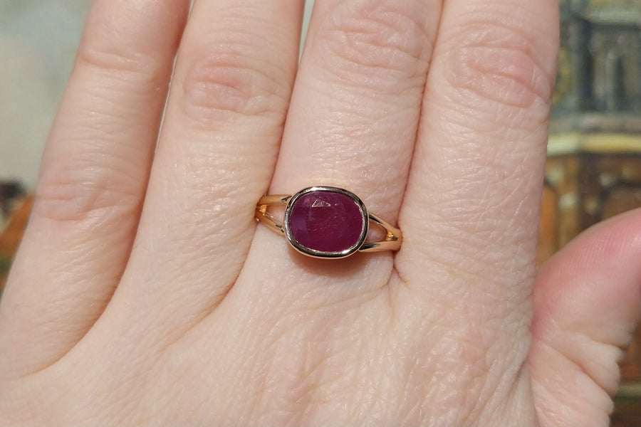 Ruby ring in 14 carat gold